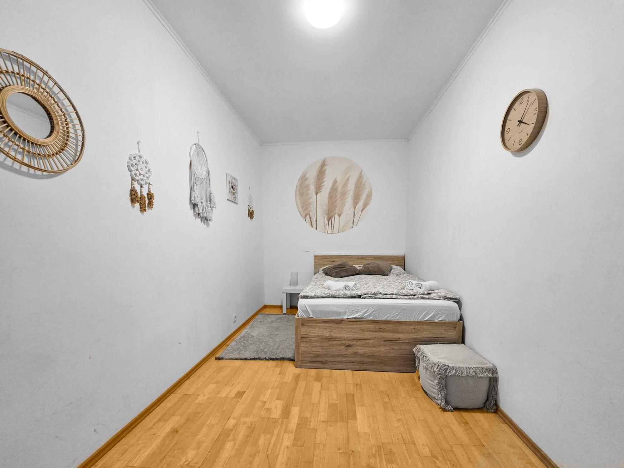 Spacious Three-Bedroom, Three King-Size Beds Вена Экстерьер фото