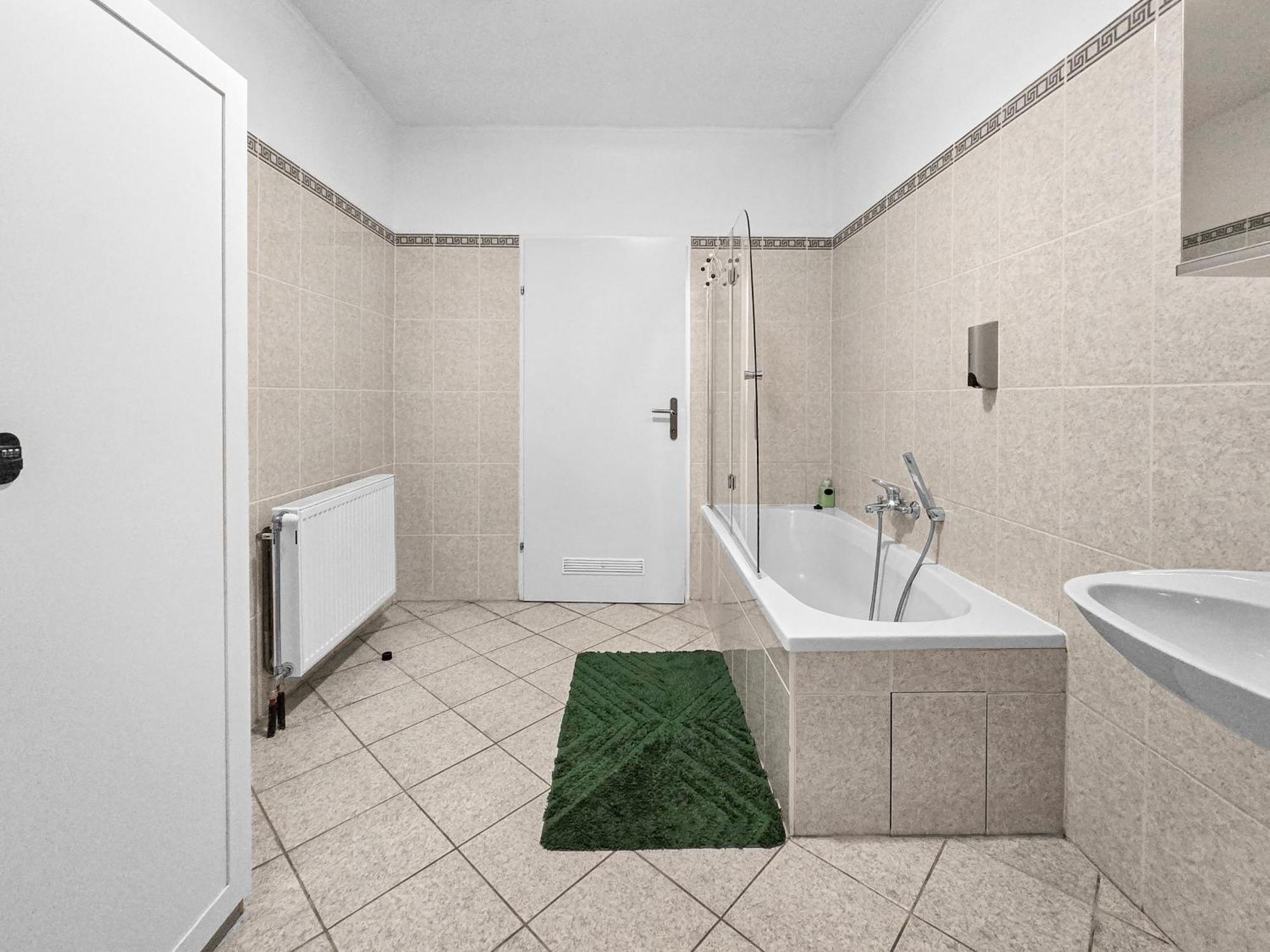 Spacious Three-Bedroom, Three King-Size Beds Вена Экстерьер фото